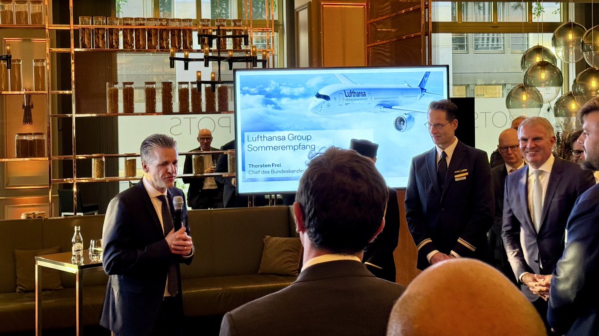 Sven Liebert (@sven_liebert) on Twitter photo Chef des Bundeskanzleramtes <a href="/thorsten_frei/">Thorsten Frei</a> beim Sommerempfang der <a href="/lufthansaNews/">Lufthansa News</a>: „Wir müssen für ein Level-Playing-Field sorgen, sodass der Luftverkehr auch in Deutschland wieder bestmöglich wachsen kann!“
Eine gute Nachricht für den Tourismus aus & nach DE. <a href="/Tourismus_BTW/">Tourismuswirtschaft</a> Chef des Bundeskanzleramtes <a href="/thorsten_frei/">Thorsten Frei</a> beim Sommerempfang der <a href="/lufthansaNews/">Lufthansa News</a>: „Wir müssen für ein Level-Playing-Field sorgen, sodass der Luftverkehr auch in Deutschland wieder bestmöglich wachsen kann!“
Eine gute Nachricht für den Tourismus aus & nach DE. <a href="/Tourismus_BTW/">Tourismuswirtschaft</a>