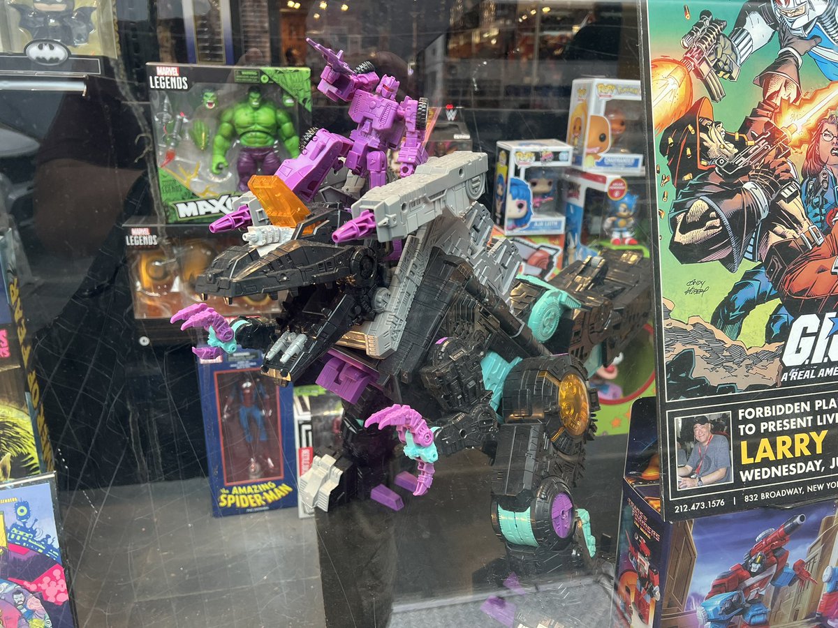 Benson Yee (He/Him) (@bwtf_ben) on Twitter photo Seen in the window of <a href="/FPNYC/">Forbidden Planet NYC</a>. #Transformers #actionfigures #Hasbro Seen in the window of <a href="/FPNYC/">Forbidden Planet NYC</a>. #Transformers #actionfigures #Hasbro