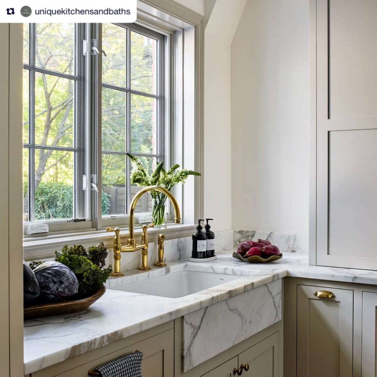 AmericanHardwds's tweet photo. Culinary dreams come to life and memories are made in #RealAmericanHardwood kitchens. A lifetime of inspiration awaits your home!
Design and cabinetry by #UniqueKitchensAndBaths
#customcabinets #customcabinetry #kitchen #kitchenisland #cabinetry #cabinets #storage https://t.co/msXeydftF5