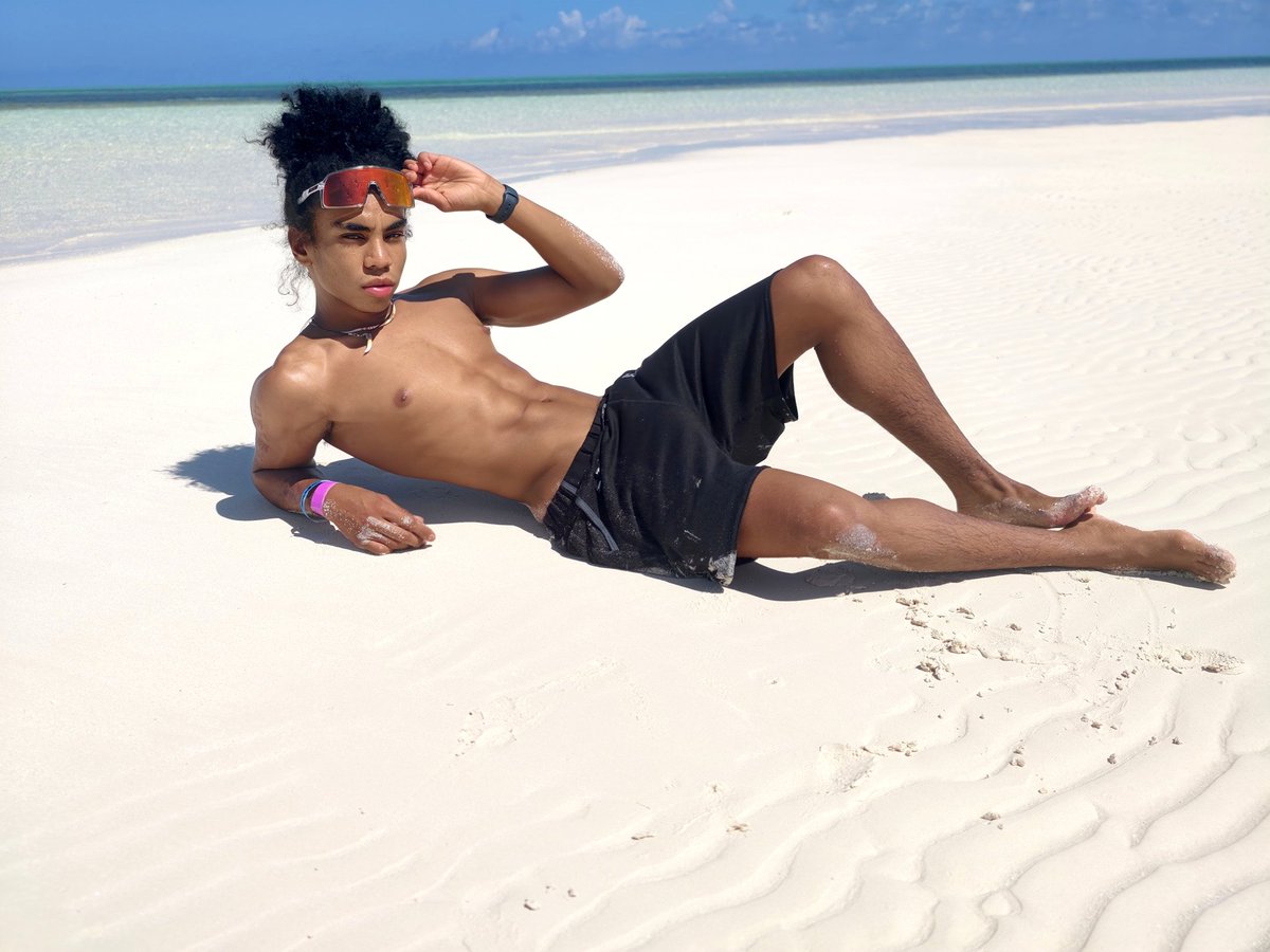 "Ooshi Gooshi" video out now 💦 youtu.be/ERPzt63M8rI?si…