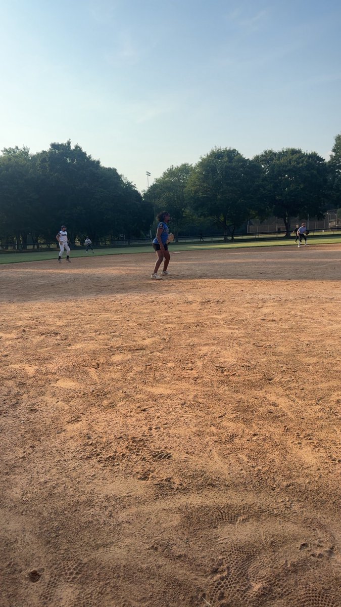 Thank you <a href="/CoachJMTZ/">Justin Martinez</a> for having me help out these young girls! Im so excited for these girls to show colleges what the next generation can show them! <a href="/ICWhitley/">Impact Caymol Whitley</a> <a href="/NGHSVIKINGSB/">Northgate High Softball</a>