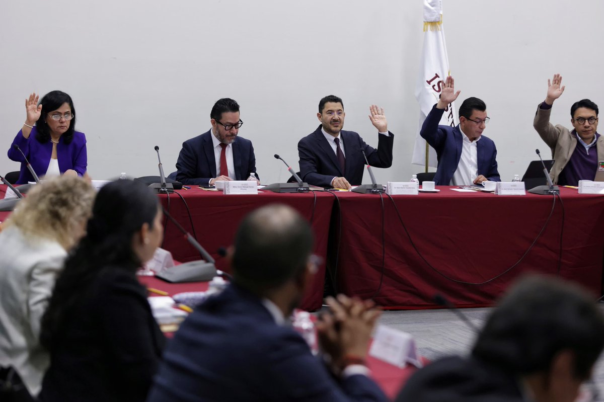 VictorTorres_O's tweet photo. Realizamos una nueva sesión ordinaria de la Junta Directiva del @ISSSTE_mx que presidió el director general @martibatres.

Desde este órgano de gobierno trabajamos para seguir avanzando y mejorar la atención para las personas y garantizar sus derechos. https://t.co/BzVYHAYWQa