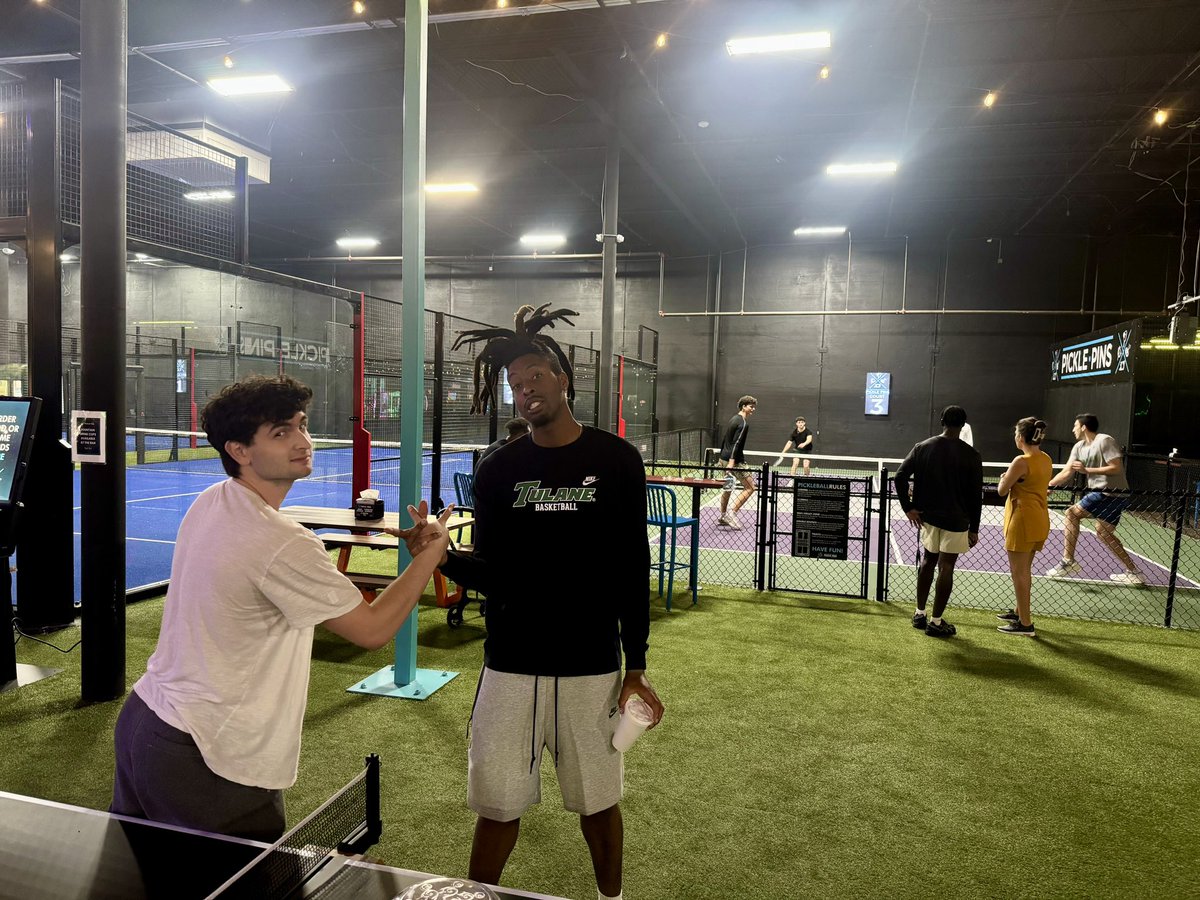 GreenWaveMBB's tweet image. 𝕎𝕒𝕧𝕖 𝔾𝕒𝕞𝕖𝕤
Had a blast with some friendly competition at Pickle n’ Pins last night!
#RollWave🌊