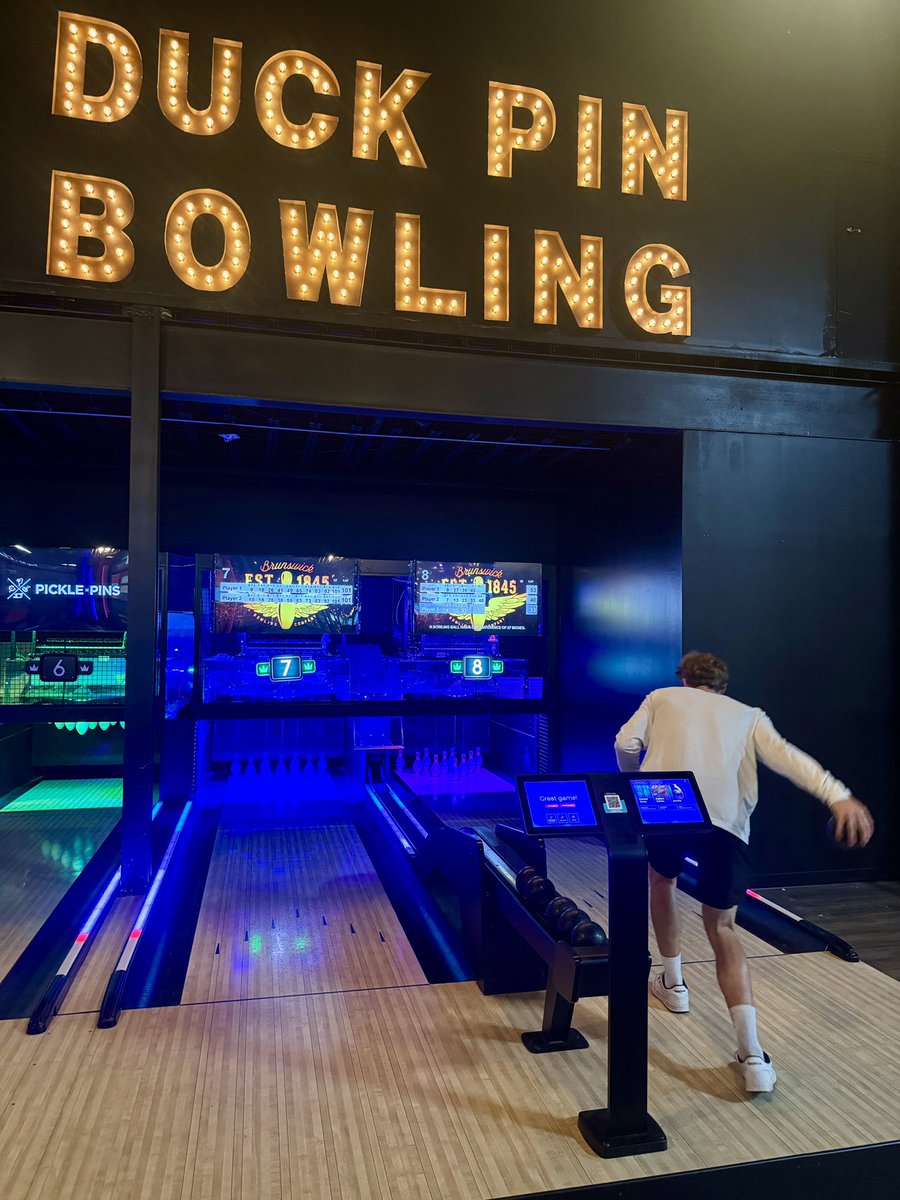 GreenWaveMBB's tweet image. 𝕎𝕒𝕧𝕖 𝔾𝕒𝕞𝕖𝕤
Had a blast with some friendly competition at Pickle n’ Pins last night!
#RollWave🌊