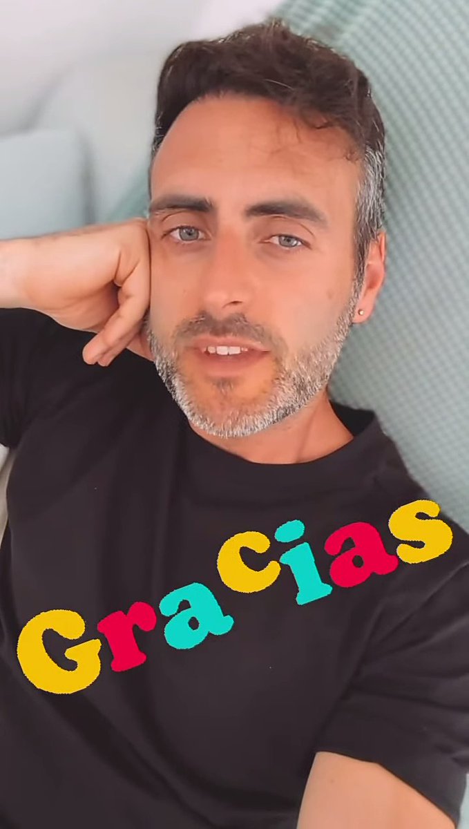patri_arasitaBA's tweet photo. Muchas gracias @ertrivi69 que bonito es oír a nuestro querido @antonioaras con #LaBatalla en @canalfiesta 👏👏👏👏👏
Saludito recibido 💘 https://t.co/CwKr2Vgof3