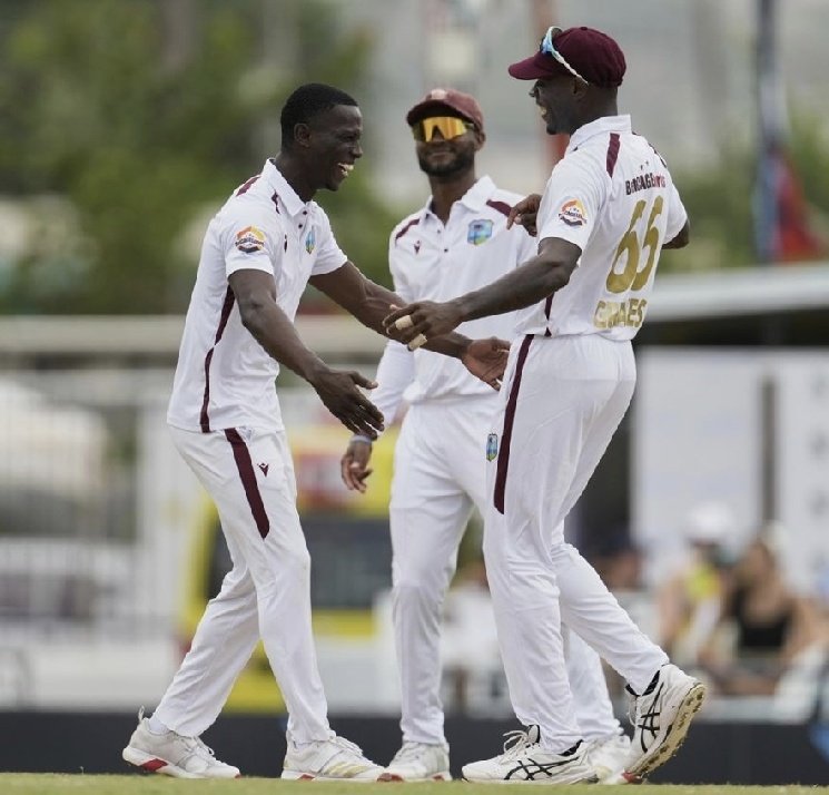 TavsTash's tweet photo. First Brisbane, now Bridgetown - he's Shamarmalising them again...

#WIvsAUS 

#ShamarJoseph 

https://t.co/CrH7tYznMq https://t.co/KCV9qK6tJ3
