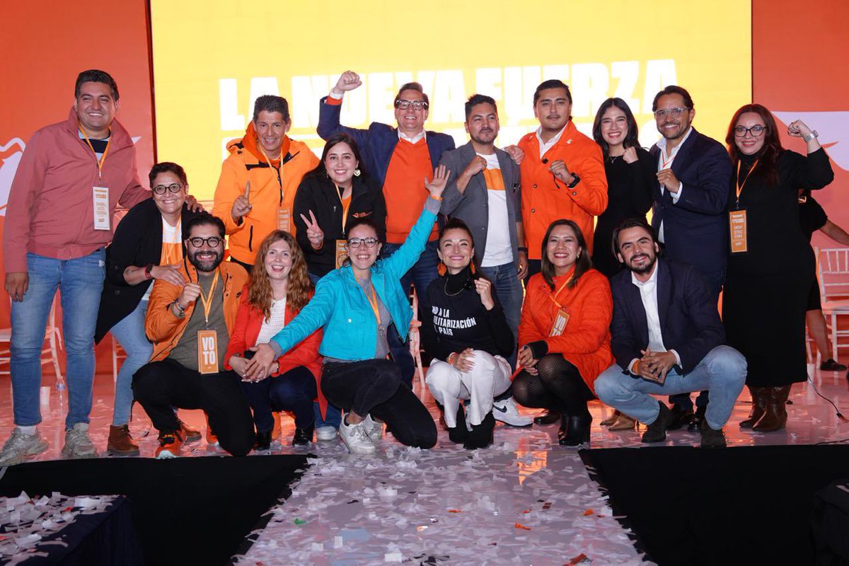 Ayer en sesión de Coordinadora y Consejo Estatal de <a href="/MovCiudadanoCMX/">Movimiento Ciudadano Ciudad de México</a>, celebramos cómo crece este movimiento. 💪🧡

Felicito a Magali Alvarado, Karina Estevez, Daniel Cruz y Guillermo Díaz por sus nuevos encargos.

Militar con ustedes me llena de orgullo.