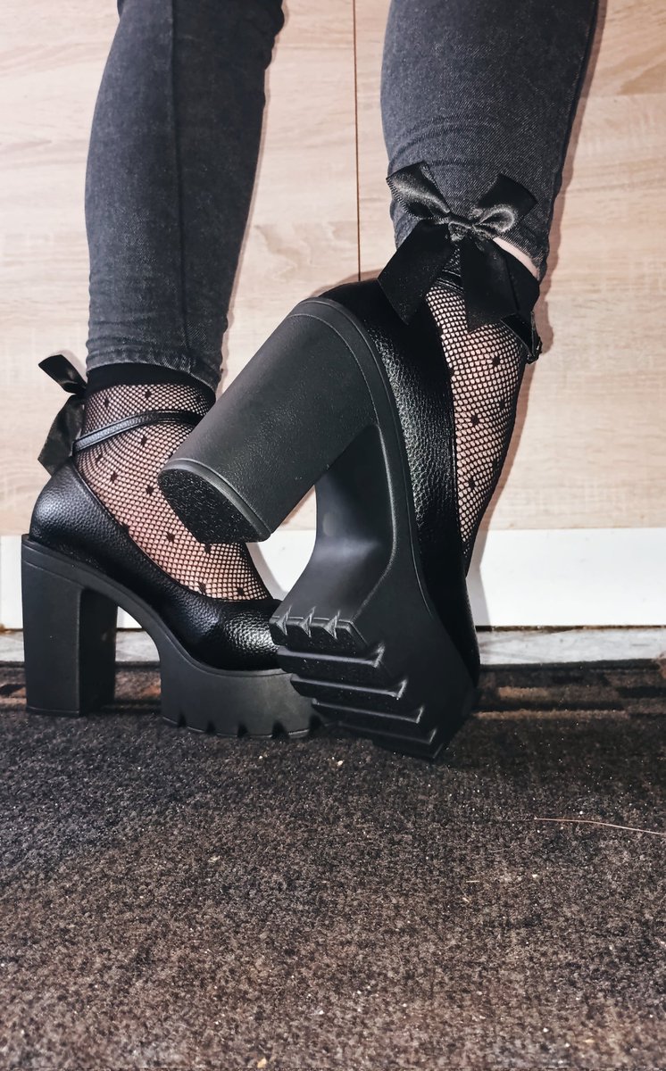 Nowy nabytek, który zniszczy twój mały żałosny móżdżek, wgniecie cię w ziemię i wypluje jak nic niewartego frajera

Findom • Femdom • PayPig • FootFetish • FetyszStóp • BLIK • Dominacja • Sissy • Feminizacja • Cuckold • Uległość • FinancialDomination • GoddessWorship