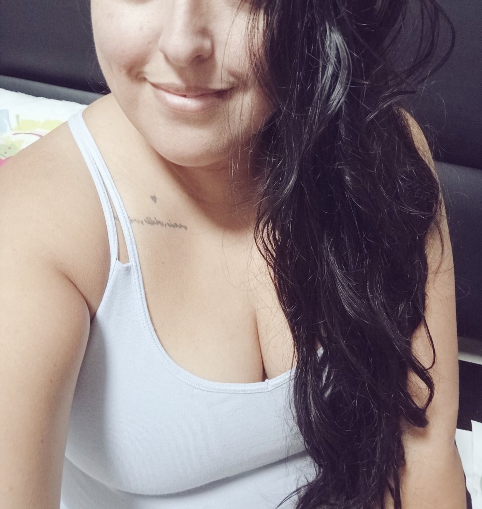 VirginFans's tweet image. Bellos y bellas #FelizMiércoles #WednesdayMotivation #WednesdayIsWednesday #Smile #boobs #selfie #MiercolesDeMorboYProvocación #tattooart en casa #relax #chill 🤍✨🖐️