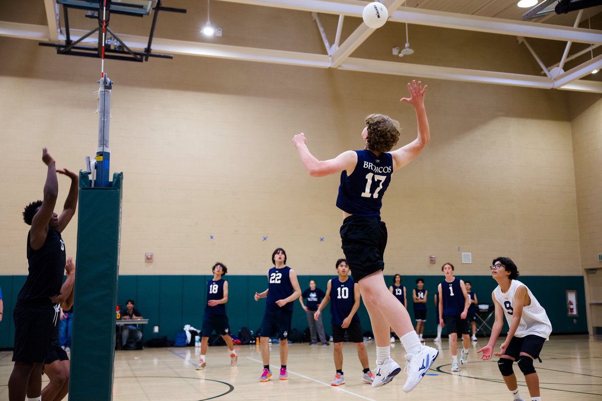 blake_edinger09's tweet photo. Had a great time playing volleyball last year. I’m super proud of my team and excited for next season. https://t.co/R096KhMX4c