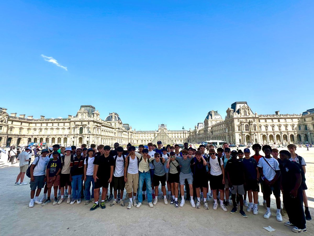 HA_FrenchDept's tweet photo. #FrenchDepartmentOnTour #ParisTrip2025
๐จ Day 3 โ A day of culture!
We explored โLe Louvreโ, home to masterpieces and unforgettable moments. An awe-inspiring experience the boys will never forget!
#FunInLanguages @HabsAdamsGS #MakingMemorableMemories @CulturalCapital ๐ซ๐ท๐๐ https://t.co/V0TzOKupSO