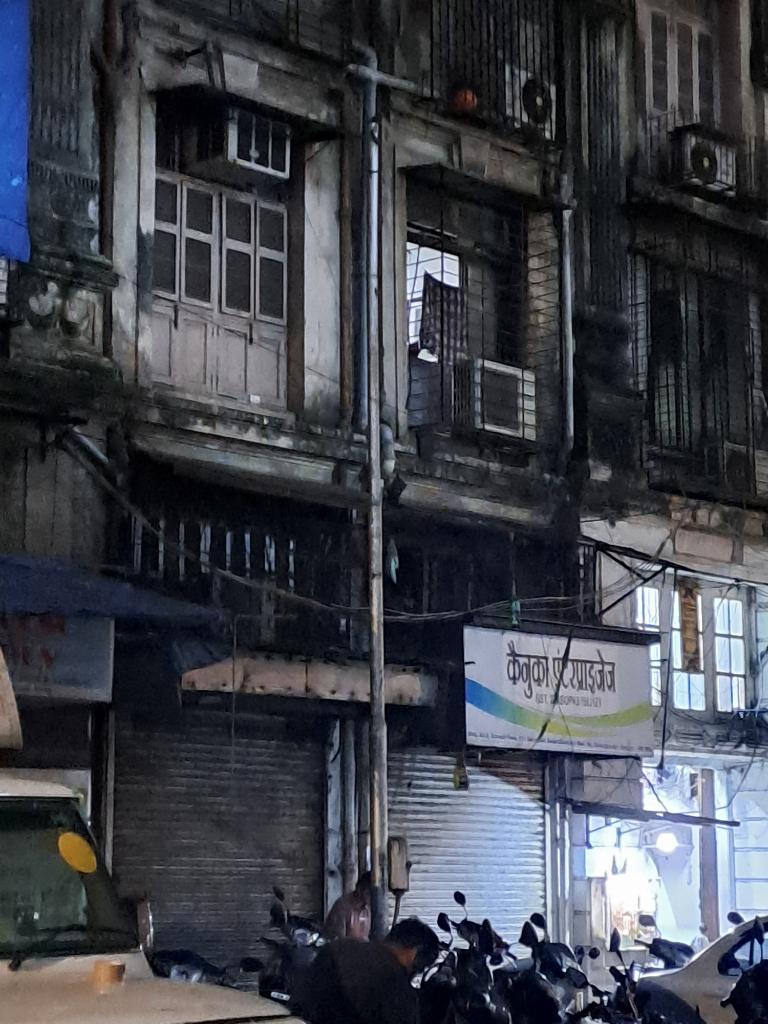 KeshvjiR's tweet photo. @mybesteletric @mlaAminPatel There is no streetlight on keshavji naik road, chinchbunder since the past month and a half, creating visibility issues and other problems. Please resolve the matter ASAP. Poll details as per the image attached. https://t.co/ipCTWnlhux