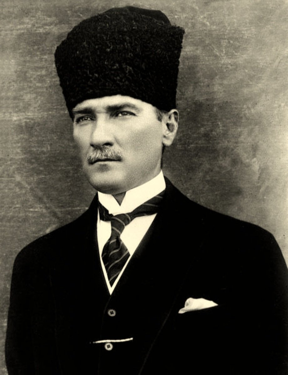 #25Haziran1923 ‘te Mustafa Kemal Atatürk; İzmir'den milletvekili seçildi.

İşte o gün bugündür İzmir'in dağlarında çiçekler açtı. 
🌺 🌹 ❤️🇹🇷

O; savaş meydanlarında yenilmemiş, itibarı en yüksek,en sevilen Dünya lideridir.
#MustafaKemalinAskerleriyiz
#YaşaMustafaKemalPaşaYaşa