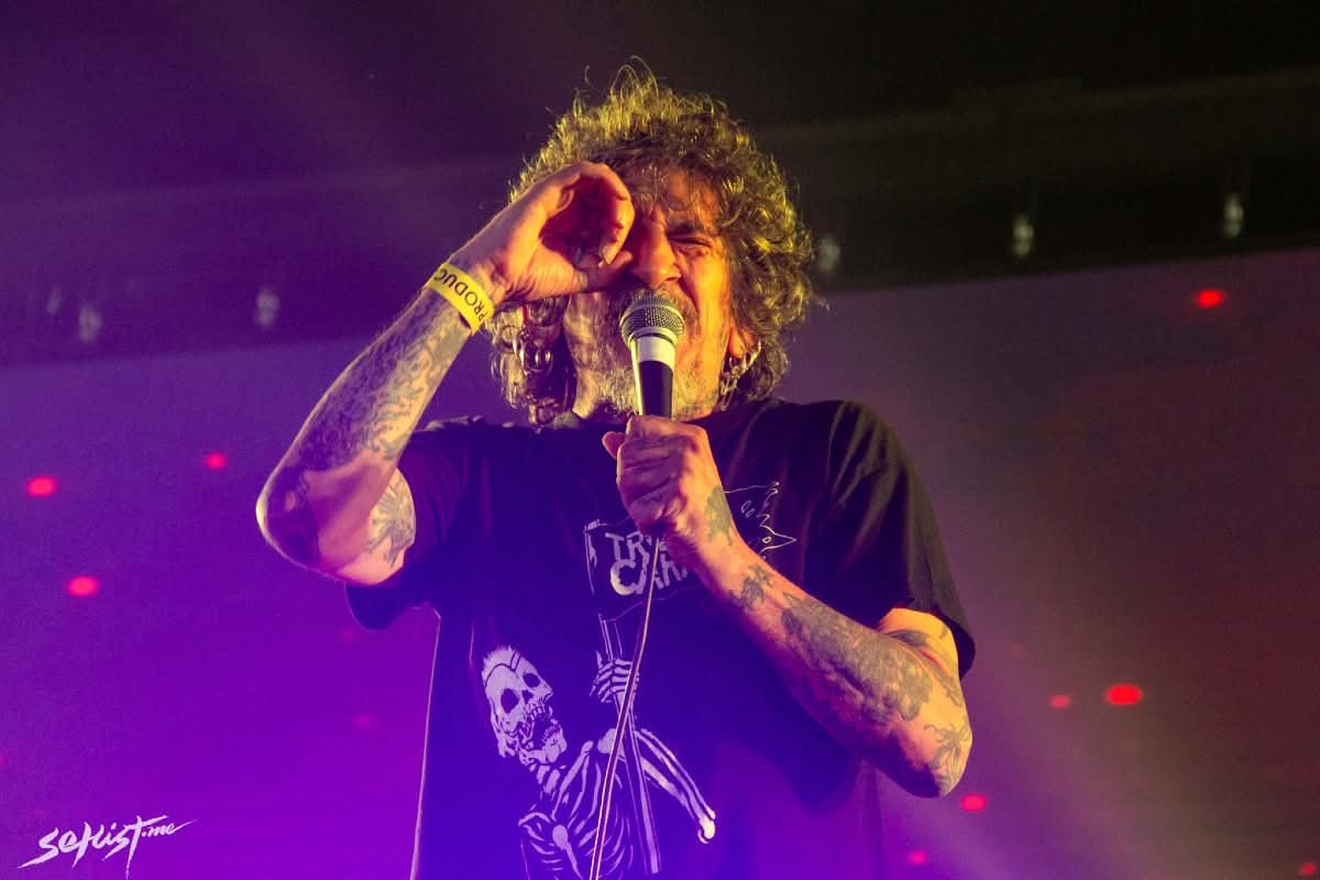 Setlist.me (@setlist_me) on Twitter photo #MemoriaSetlistme
Evaristo reaviva la llama del punk en Guadalajara con un brutal concierto en Sede Stage <a href="/SedeStage/">Sede Stage</a>
Revive todo lo acontecido en nuestra reseña:
f.mtr.cool/nakzpsmzfy
Presentado por: <a href="/Zignialive_/">Zignia Live</a>
📝 Fátima González
📸 Aldo Andrino #MemoriaSetlistme
Evaristo reaviva la llama del punk en Guadalajara con un brutal concierto en Sede Stage <a href="/SedeStage/">Sede Stage</a>
Revive todo lo acontecido en nuestra reseña:
f.mtr.cool/nakzpsmzfy
Presentado por: <a href="/Zignialive_/">Zignia Live</a>
📝 Fátima González
📸 Aldo Andrino