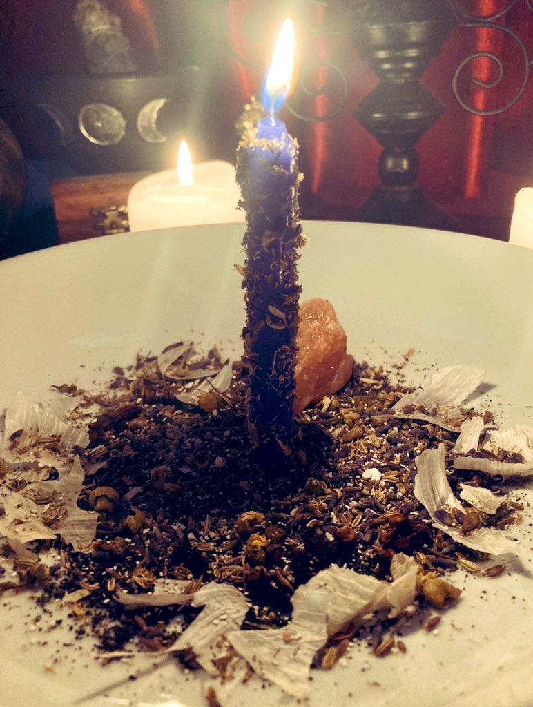 🧿 Collective Protection Spell 🧿

Aimed to cover you with a divine shield of protection.

To be included:

Follow
Like
Repost
Comment initials

Tips not required but you can:
Tip £3.33 for own candle
Tip £8.88 for own candle + 15 min prayer

I’ll leave this open for 2 days!

💙