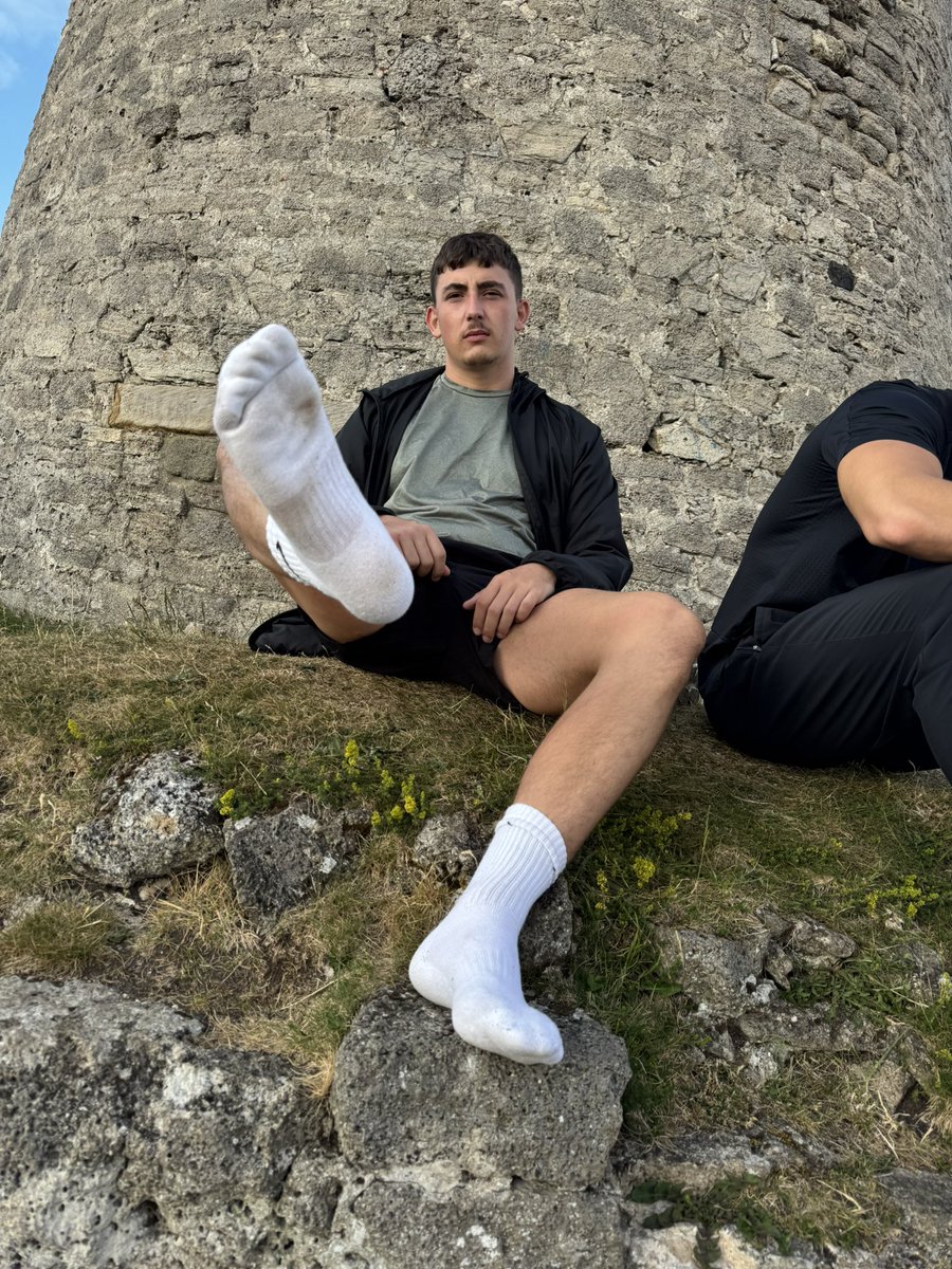 Rt if you would smell my sweaty socks in public