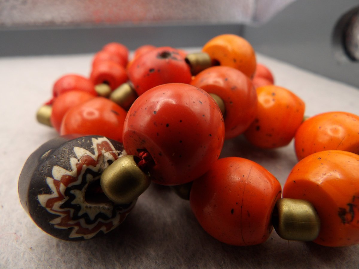 Strand no.16
Chevron 6 layer, Venice c.1920
mock coral, Himalayan c.1920
brass