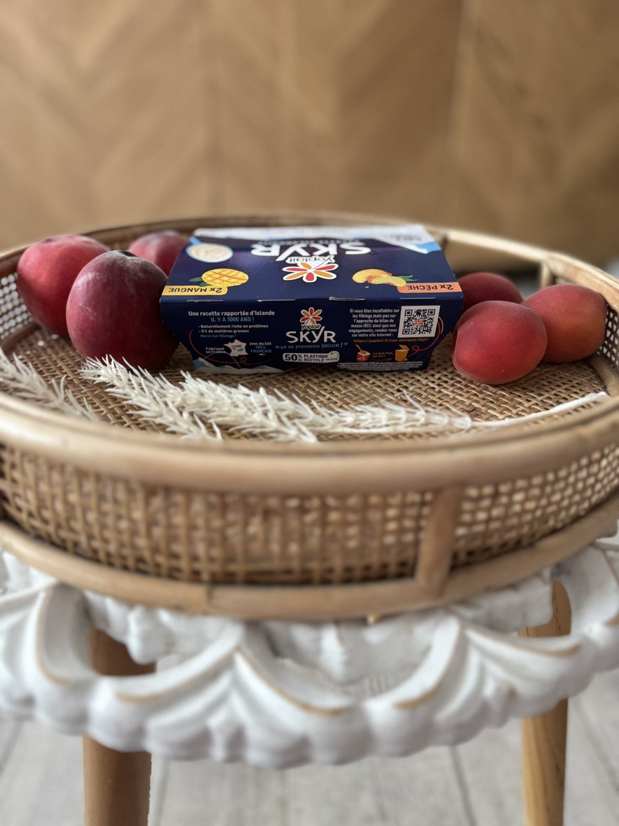 ISFOrient's tweet photo. Hello 🍑

Avec cette chaleur rien ne vaut un skyr bien frais de chez @yoplaitfrance 🧡

Le Skyr Yoplait est un yaourt ultra-protéiné, à la texture épaisse et crémeuse, naturellement pauvre en matières grasses. Décliné en plusieurs parfums (vanille, pêche, mangue, straciatella…) https://t.co/Qh5eqrXPGQ