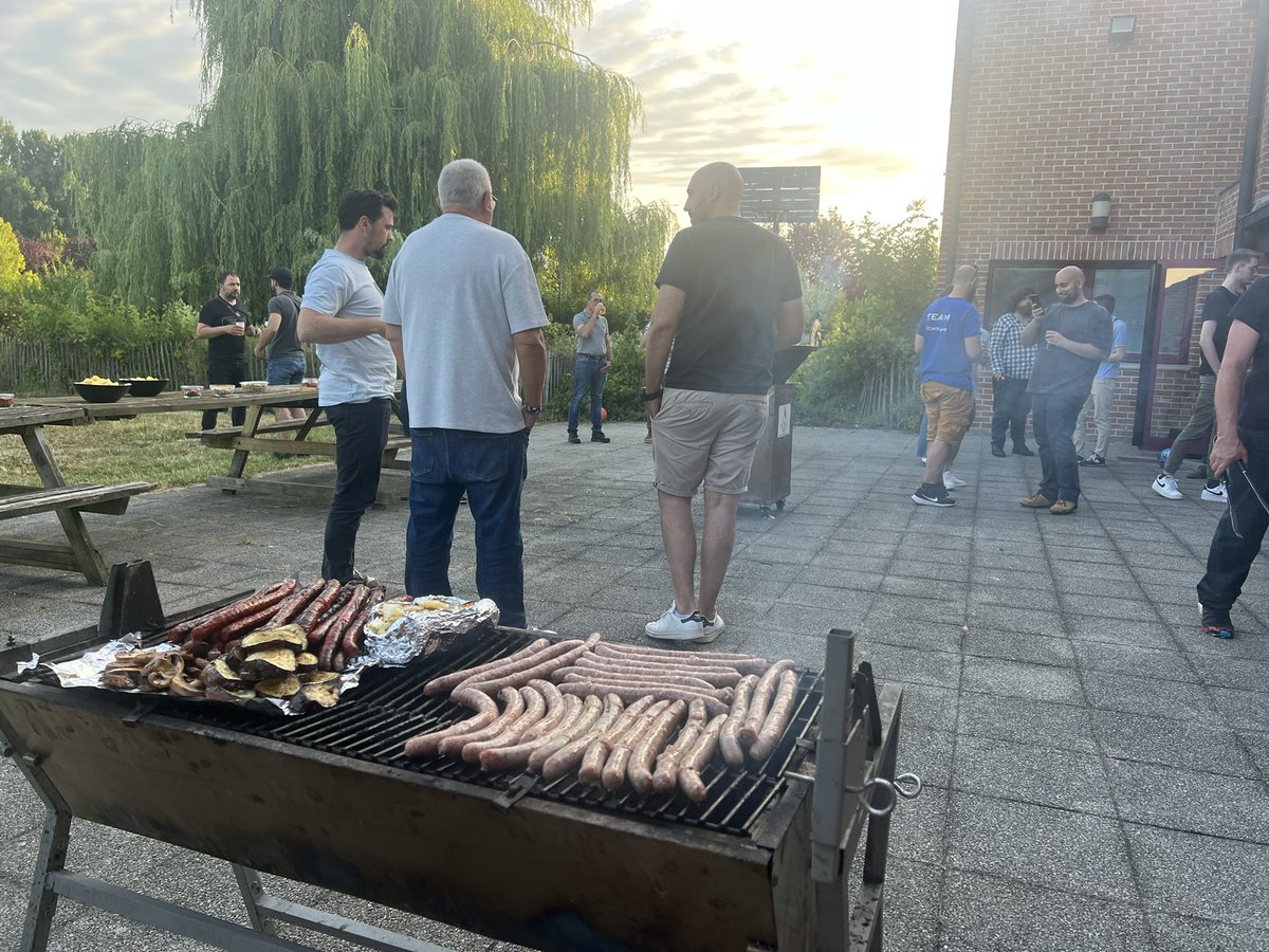 Place au “buffet”! Merci <a href="/norsys/">norsys</a> pour le BBQ!