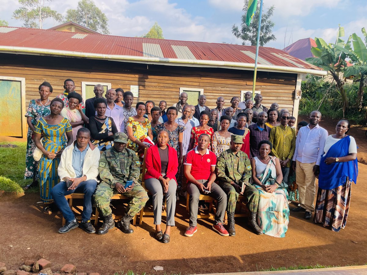 In Nyamasheke, #MvuraNkuvure conviviality brought together sociotherapists, community members, and their local leaders, who applauded the visible transformation in those who’ve been part of the program.
“We see the change in our communities,” they said.