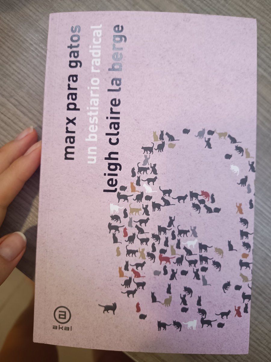 clararamassm's tweet image. Ya en la calle &quot;Marx para gatos&quot;, de Leigh Claire la Berge. No dejará indiferente. Pude escribir el prólogo. 
En @AkalEditor