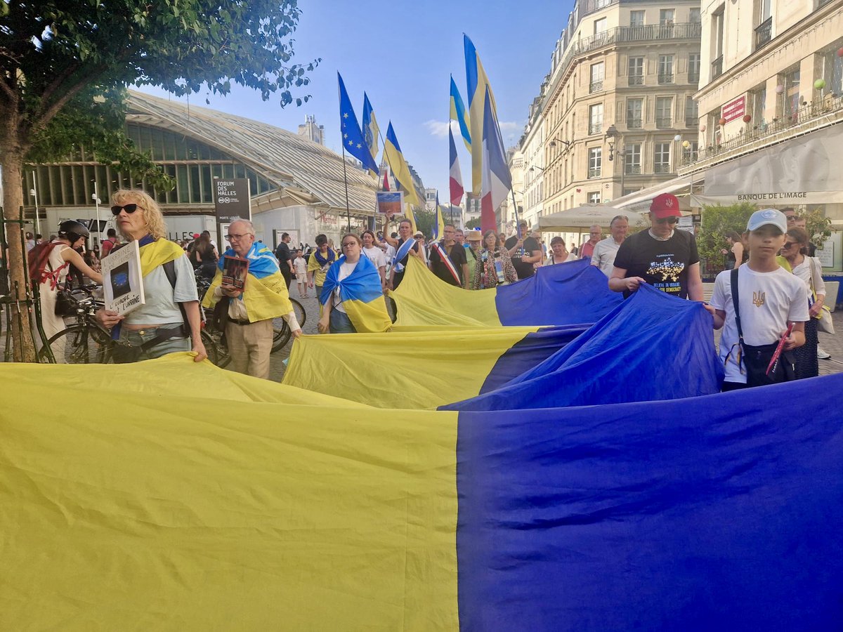 Fr_Bechieau's tweet photo. Plus personne n’en parle et pourtant ! La sale guerre de la Russie de #Poutine continue à tuer en #Ukraine ! Aidons le peuple ukrainien à gagner une juste paix ! #StandWithUkraine️ #StandWithUkraineNOW #StopRussia #ArmUkraineToWIN @UWCongress @union_ukr_fr @MdpMouvement 🇺🇦🇫🇷🇪🇺🇺🇦 https://t.co/rDI0nGFGxR