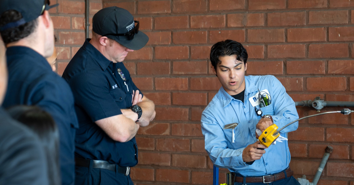 socalgas's tweet photo. So far this year, we have delivered safety education to 657 #firstresponders through 34 workshops and briefings and have provided natural gas related educational materials to 511 fire stations in our service territory. Read more: https://t.co/Vd81fwYztK #NationalSafetyMonth https://t.co/i8MuXdI33x