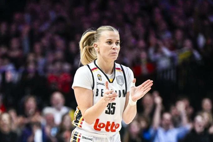 🐱 Bratwurst mit Kartoffeln und Karfiol schmeckt gut! 💪 #EuroBasketWomen #GoCats