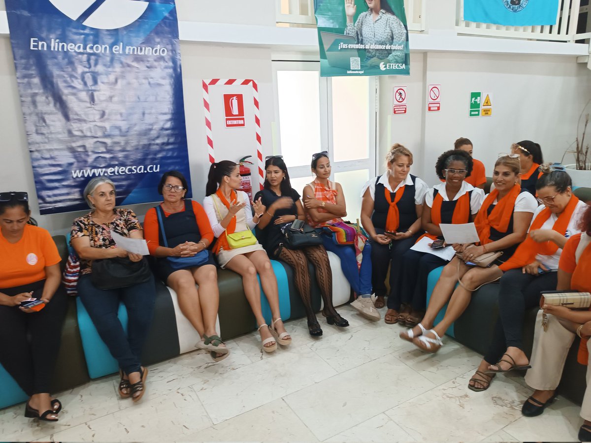 📣Desde la Dirección Territorial de ETECSA en #VillaClara jornada de sensibilización y crear conciencia sobre la Violencia de Género 🧡 en #Cuba. 
#JuntasPorLaNoViolencia 
#MujeresEnRevolución