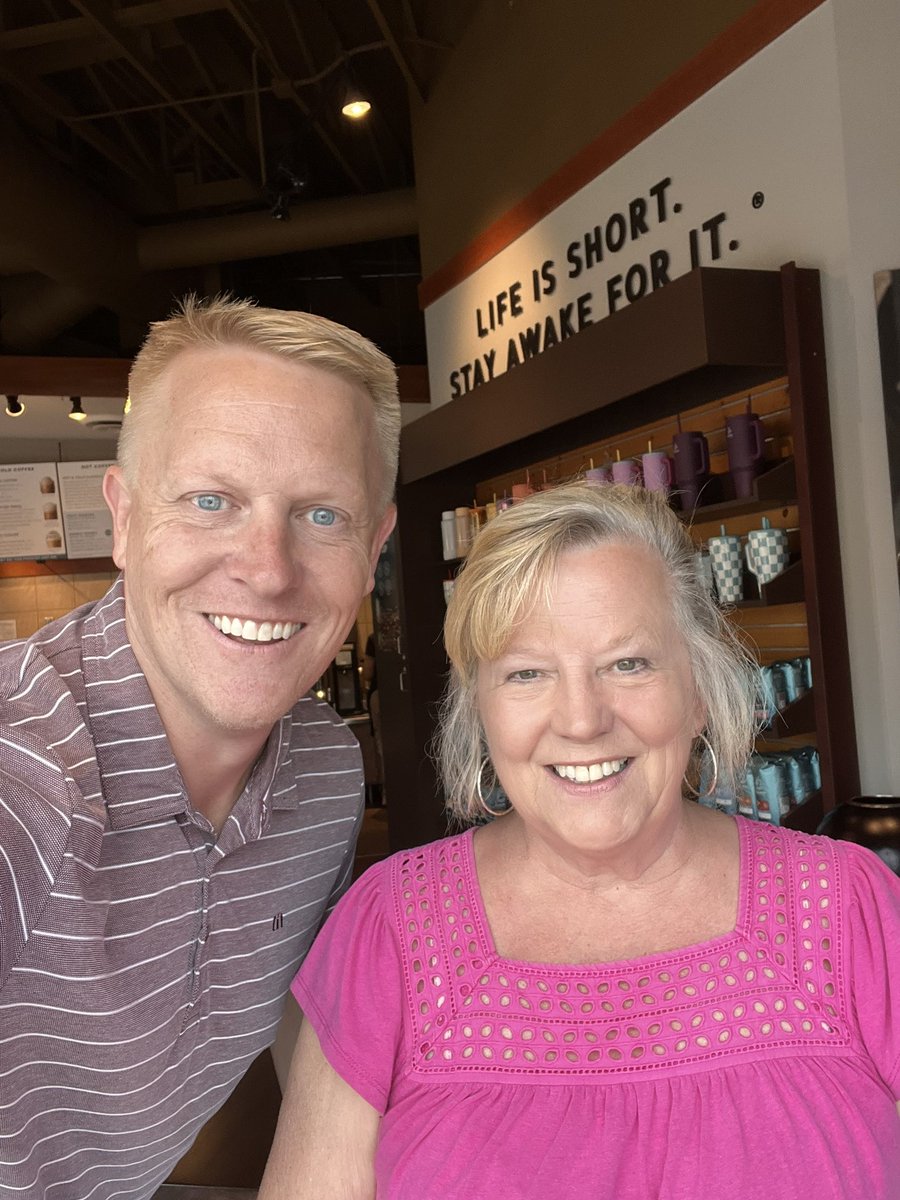 MyersVote's tweet image. Thank you Mayor Whalen for taking the time to discuss the priorities of the @MinnetristaMn. Appreciate your commitment to addressing your communities priorities including transportation and infrastructure. #listening #TogetherWeCan #YourBackyard #community
