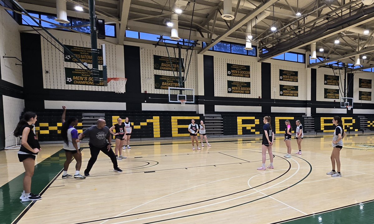 NJ Ladies Hoops (@njladieshoops) on Twitter photo The <a href="/AauAuf/">AUF Lady Hawks AAU 🏀 2025</a> girls AAU program continues their seemingly endless streak of successful seasons (over
15 consecutive years) led Coach Mike Naronziak (red shirt) w/ AC Dominique Peters (arm extended) & Dewey Ferguson (coaching in the paint) as they head to a high level tune up event The <a href="/AauAuf/">AUF Lady Hawks AAU 🏀 2025</a> girls AAU program continues their seemingly endless streak of successful seasons (over
15 consecutive years) led Coach Mike Naronziak (red shirt) w/ AC Dominique Peters (arm extended) & Dewey Ferguson (coaching in the paint) as they head to a high level tune up event