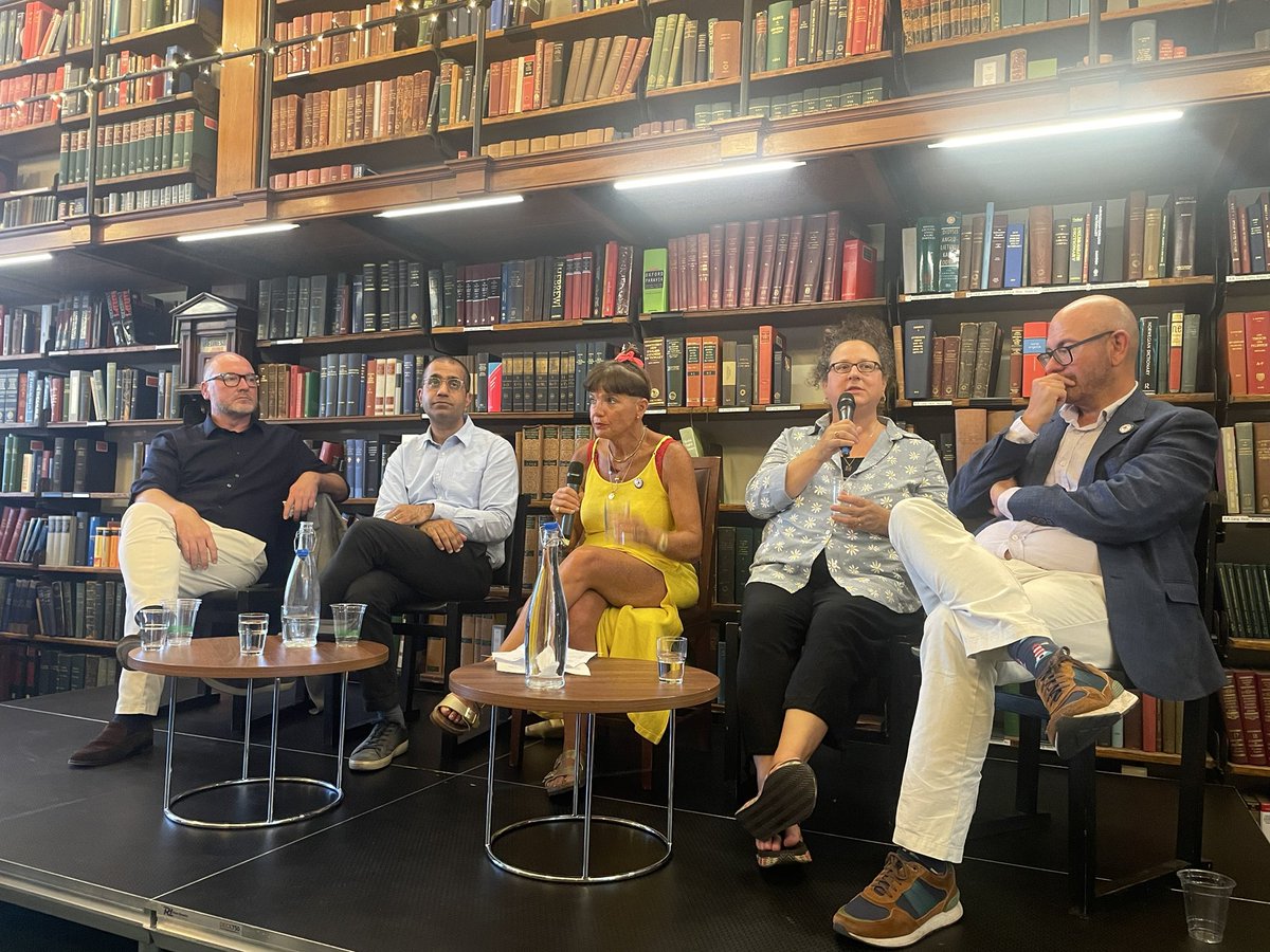 Byte the Book (@bytethebook) on Twitter photo <a href="/wearewhitefox/">Whitefox Publishing</a> <a href="/AMHeathLtd/">A.M. Heath</a> And that’s it for our brilliant panel!
Thank you to our fab chair, Justine & our wonderful panelists for sharing their expertise on how to get your work into the world! Lots of advice and tips were shared tonight 📚 <a href="/wearewhitefox/">Whitefox Publishing</a> <a href="/AMHeathLtd/">A.M. Heath</a> And that’s it for our brilliant panel!
Thank you to our fab chair, Justine & our wonderful panelists for sharing their expertise on how to get your work into the world! Lots of advice and tips were shared tonight 📚