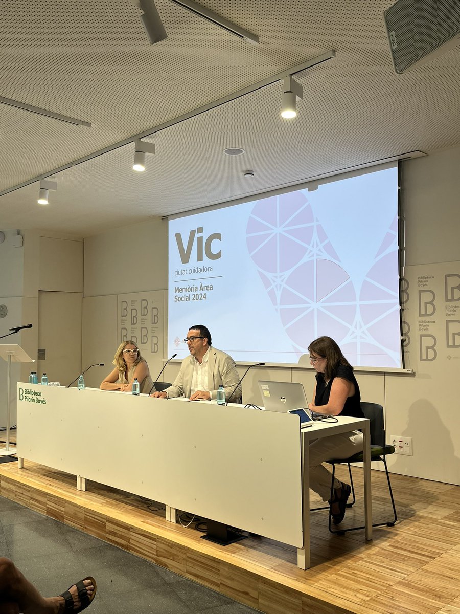Ajuntament de Vic (@aj_vic) on Twitter photo Aquesta tarda s'ha presentat la Memòria social 2024 de l'Ajuntament de Vic, que recull els projectes més destacats i les actuacions principals del 2024👍🏻
🙌🏻La salutació ha anat a càrrec de l'alcalde <a href="/albertcastellsv/">Albert Castells Vilalta</a> que ha assegurat que l'objectiu és "garantir el nivell de vida Aquesta tarda s'ha presentat la Memòria social 2024 de l'Ajuntament de Vic, que recull els projectes més destacats i les actuacions principals del 2024👍🏻
🙌🏻La salutació ha anat a càrrec de l'alcalde <a href="/albertcastellsv/">Albert Castells Vilalta</a> que ha assegurat que l'objectiu és "garantir el nivell de vida