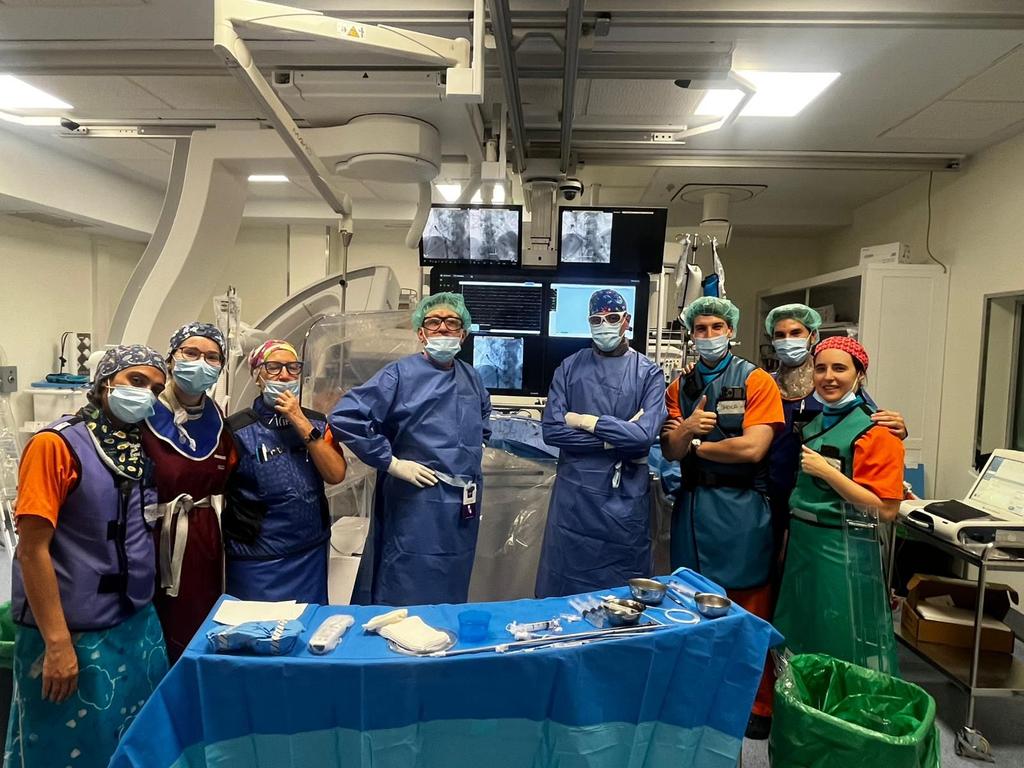 cardioRyC's tweet photo. ⚡️🫀 Implantación de marcapasos auricular sin cables Abbott AVEIR AR.
✔️ Umbrales <1V.
📌 Longevidad estimada 15 años.
💯 ¡Todo un éxito!
Velando por la innovación y calidad para nuestros pacientes 🏃♂️🙍♂️. #CardioRyC
@Arritmias_HRC @AbbottNews https://t.co/PiRmyHgPk5
