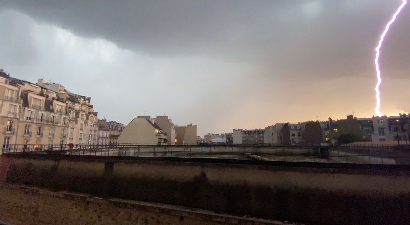 Etienne Guffroy (@etiennegu) on Twitter photo ⛈️#paris #orages ⛈️#paris #orages