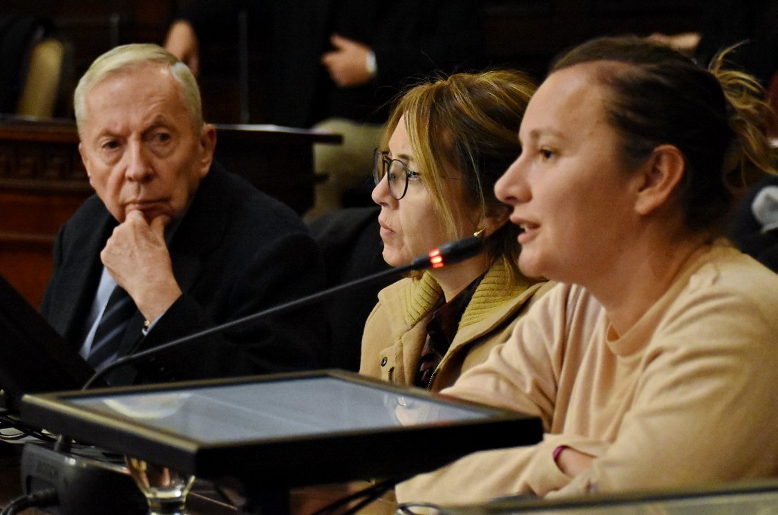 #MiércolesDeSesión
Por Ley, quedan suspendidas las elecciones PASO tanto para 2025 como para 2026. Sanción final.

La Cámara Baja aceptó las modificaciones introducidas por el Senado a esta iniciativa de Stella Huczak (PRO).

Nota
hcdmza.gob.ar/site/noticias/…