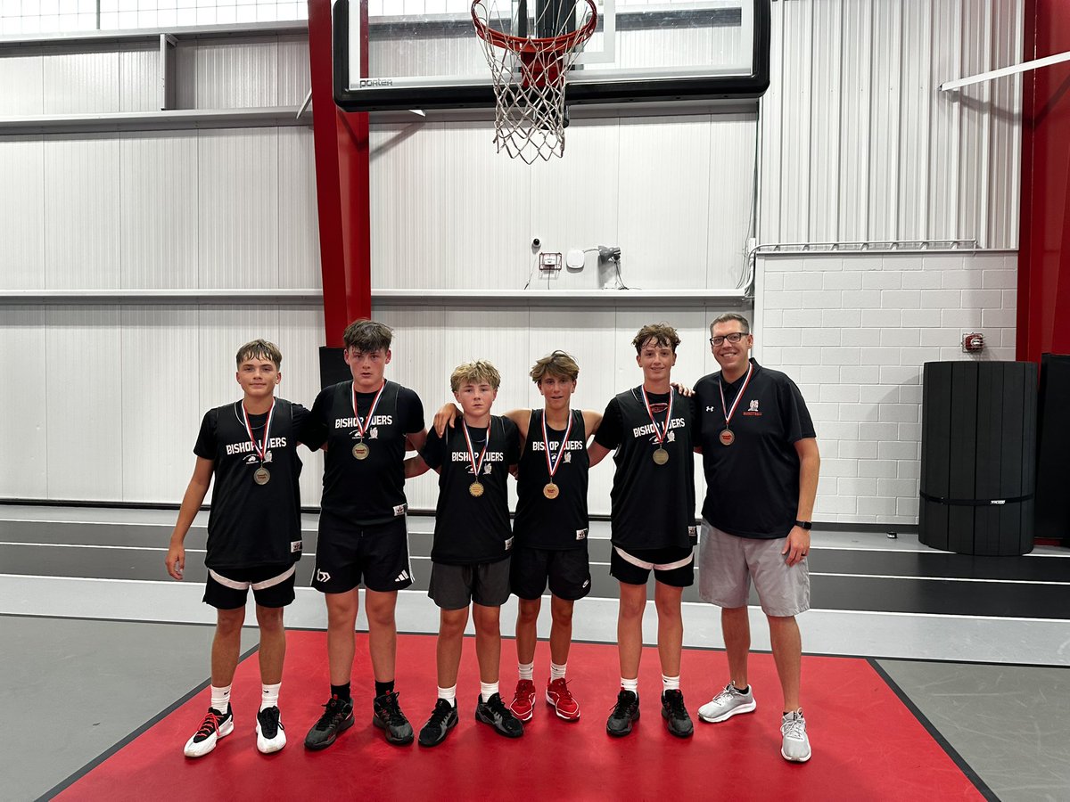 LuersBasketball's tweet image. 3 teams at Hicksville today in the Summit Shootout…V and JV both went 3-0 with 13 total dawgs! Varsity finished the month of June playing really good ball! Overall going 20-8…big things coming with this group! #LuersSpirit