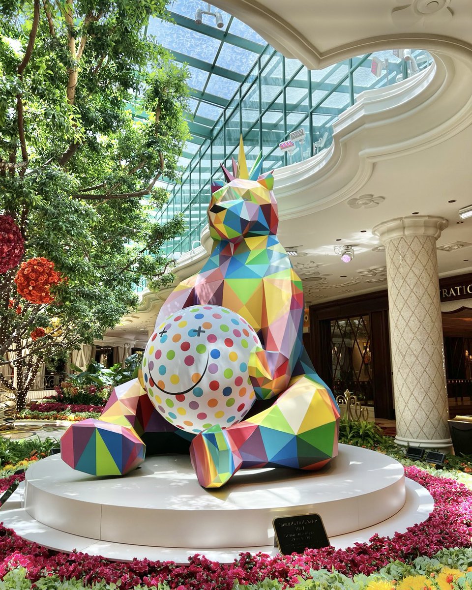 Diana_in_Winter's tweet photo. Wynning - I am not convinced about fake Italy at the Venetian. The Wynn isn’t pretending to be something that it’s not. Fun whimsicalness! Next stop - Bellagio’s Fine Art Gallery.
#Wynn #LasVegas #Whimsy #95degrees #StreetWalking https://t.co/W04kwBs2bc