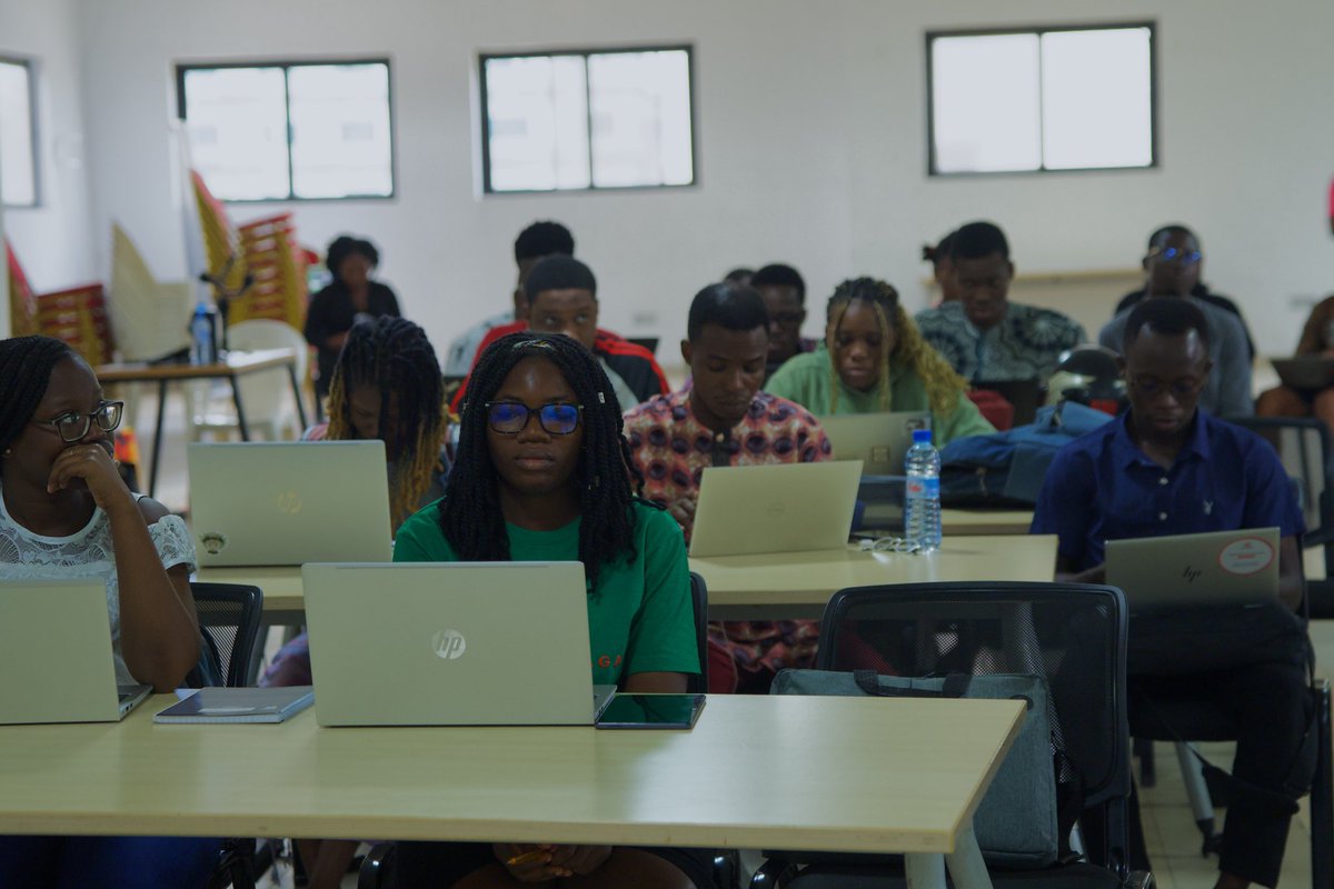 Day 2 of the Lightning Developer Bootcamp in Cotonou is a wrap! 🇧🇯⚡️
Today was all about going deeper, from downloading Bitcoin Core to mining blocks ourselves. Here’s the breakdown 👇🧵