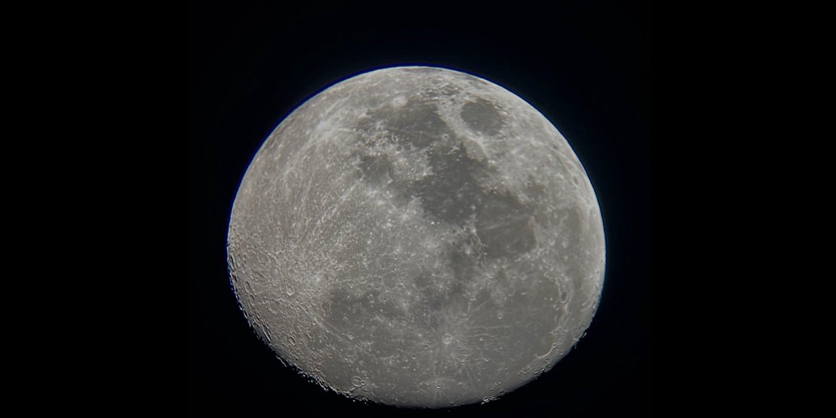 hajaralls's tweet image. MOON 🤍