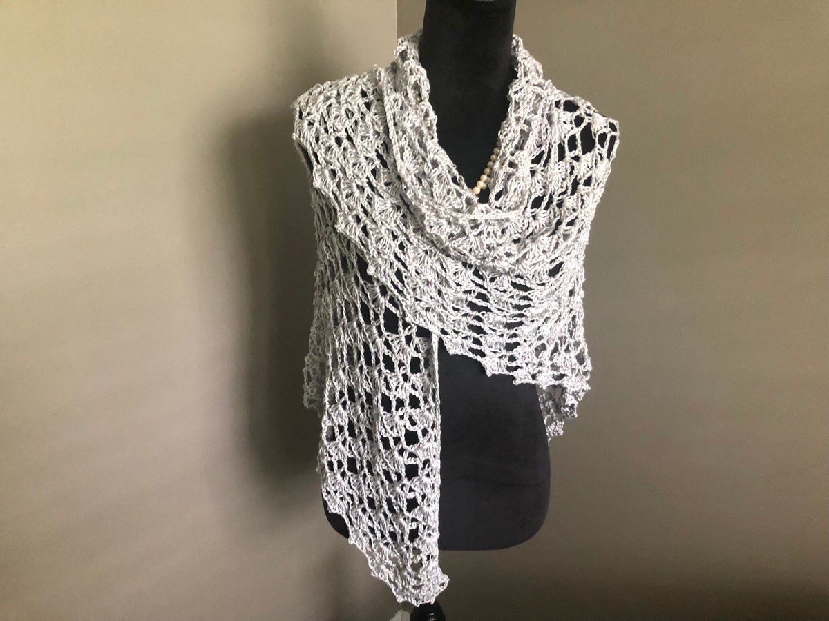 chestnutcrochetshop.etsy.com/listing/172918…
#silverweddingshawl #elegantwrsp #crochetshawl #etsyseller