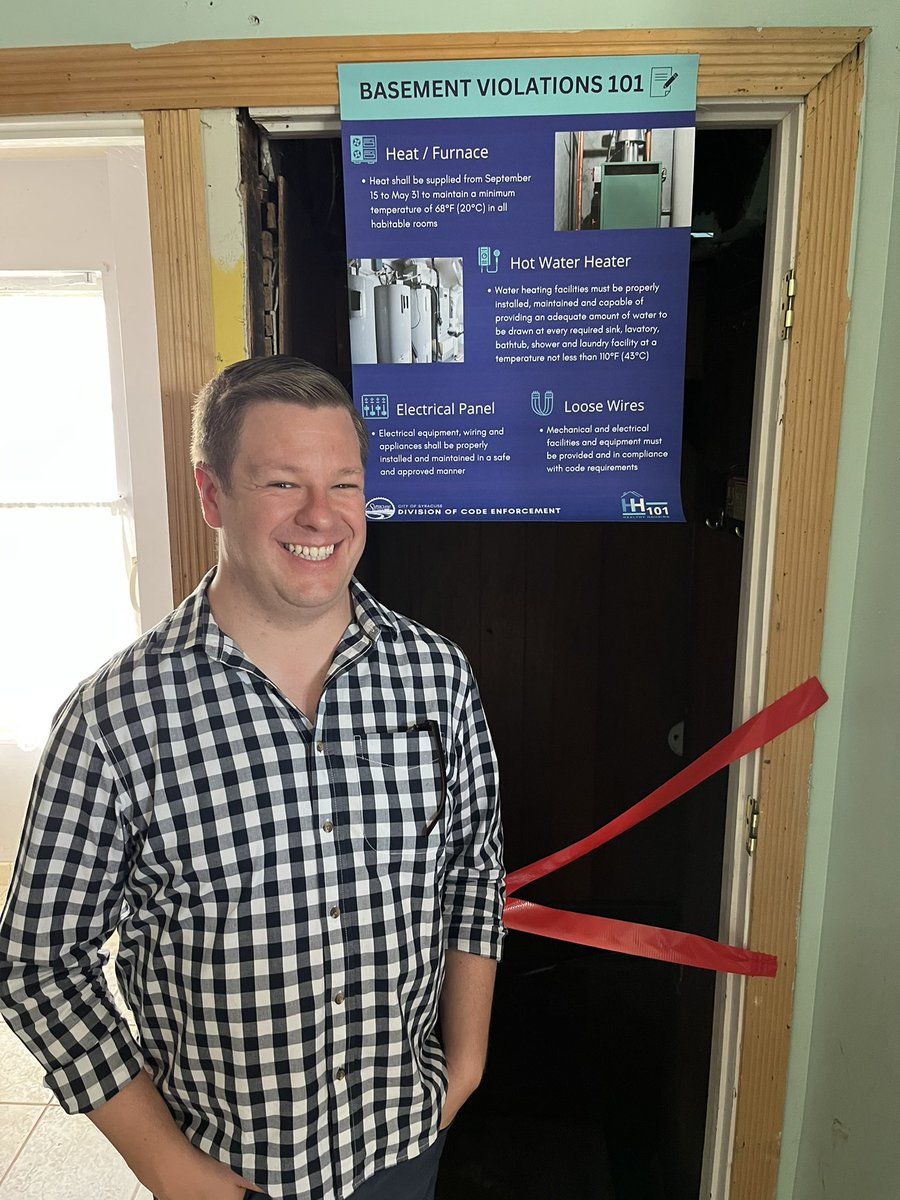 SyracuseAuditor's tweet image. Do you know what it’s like being a code inspector? Had the opportunity to learn more about what it’s like finding code violations at the @Syracuse1848 safe and healthy housing tour in Eastwood! Thanks to Codes and @syracuseFD for an informative day