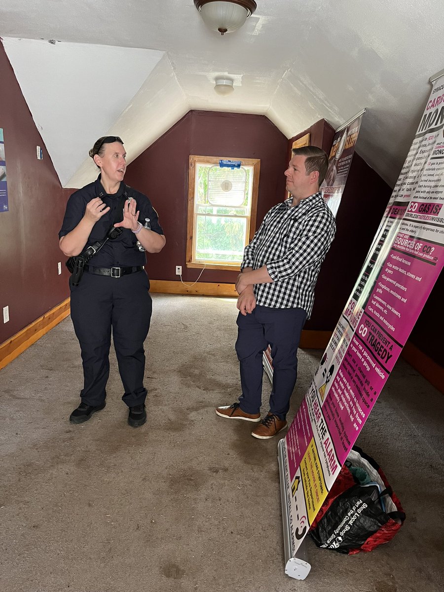SyracuseAuditor's tweet image. Do you know what it’s like being a code inspector? Had the opportunity to learn more about what it’s like finding code violations at the @Syracuse1848 safe and healthy housing tour in Eastwood! Thanks to Codes and @syracuseFD for an informative day