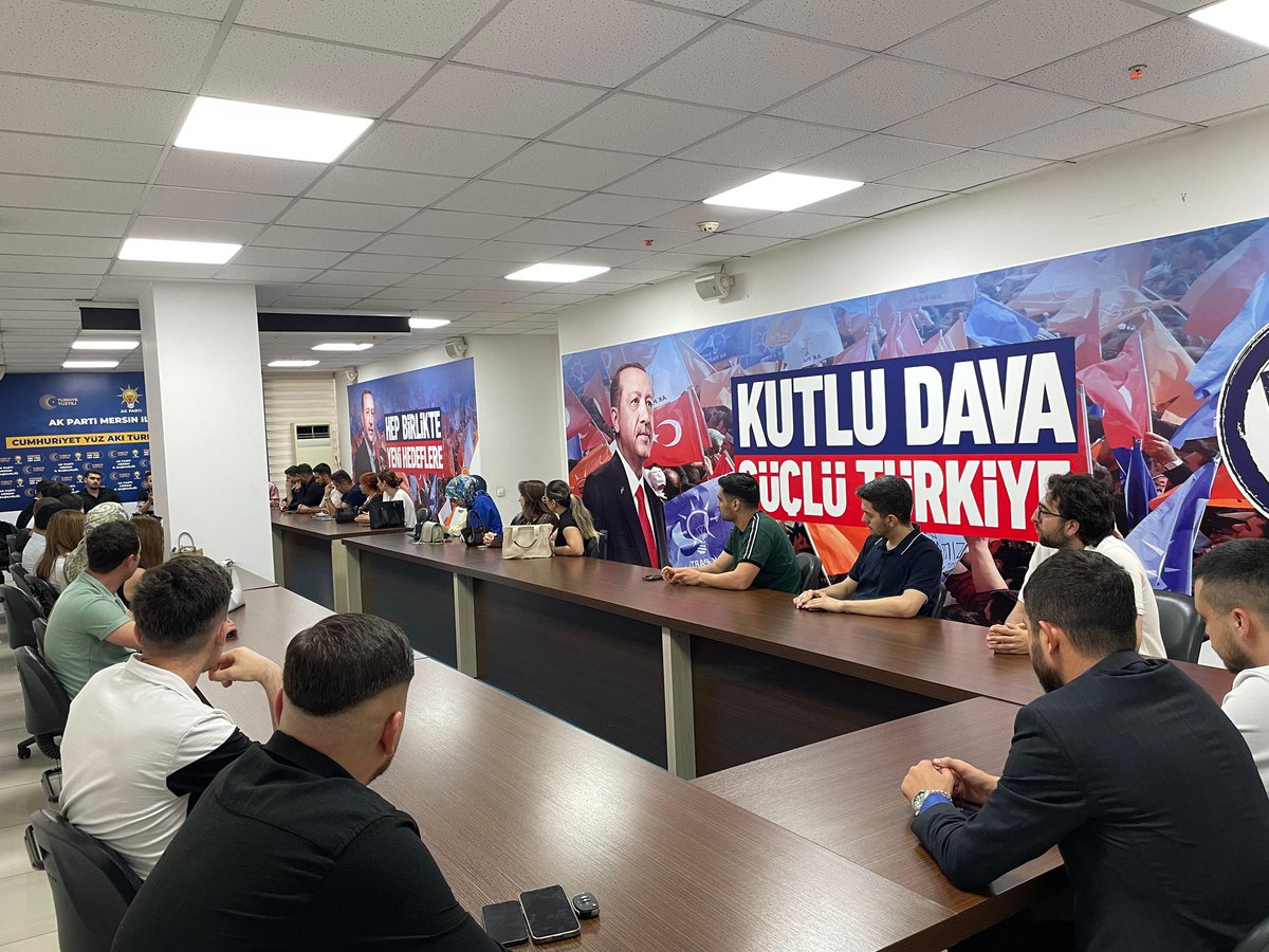İl Başkanımız Sn Av. Ahmet Karagöz riyasetinde haftalık olağan İl Gençlik Kolları Yönetim Kurulu Toplantımızı İl Başkanlığımızda gerçekleştirdik.

Yaz dönemi teşkilat planlamalarımız, saha programlarımız ve gündem hakkında genel değerledirme ve istişarelerimizi yaptık.
