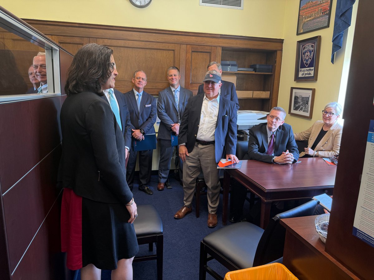 CHPA's tweet image. After a busy morning focused on self-care access and OMUFA, we turned our attention to expanding HSA/FSA coverage for #oralcare essentials with @repnicole Malliotakis. We thank Rep. Malliotakis for her time and continued leadership on behalf of #American consumers.