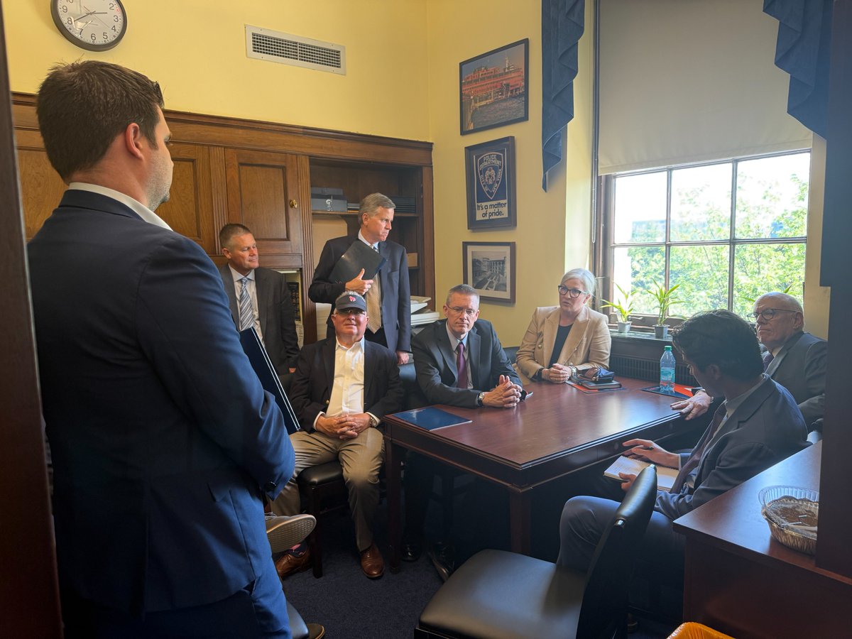 CHPA's tweet image. After a busy morning focused on self-care access and OMUFA, we turned our attention to expanding HSA/FSA coverage for #oralcare essentials with @repnicole Malliotakis. We thank Rep. Malliotakis for her time and continued leadership on behalf of #American consumers.