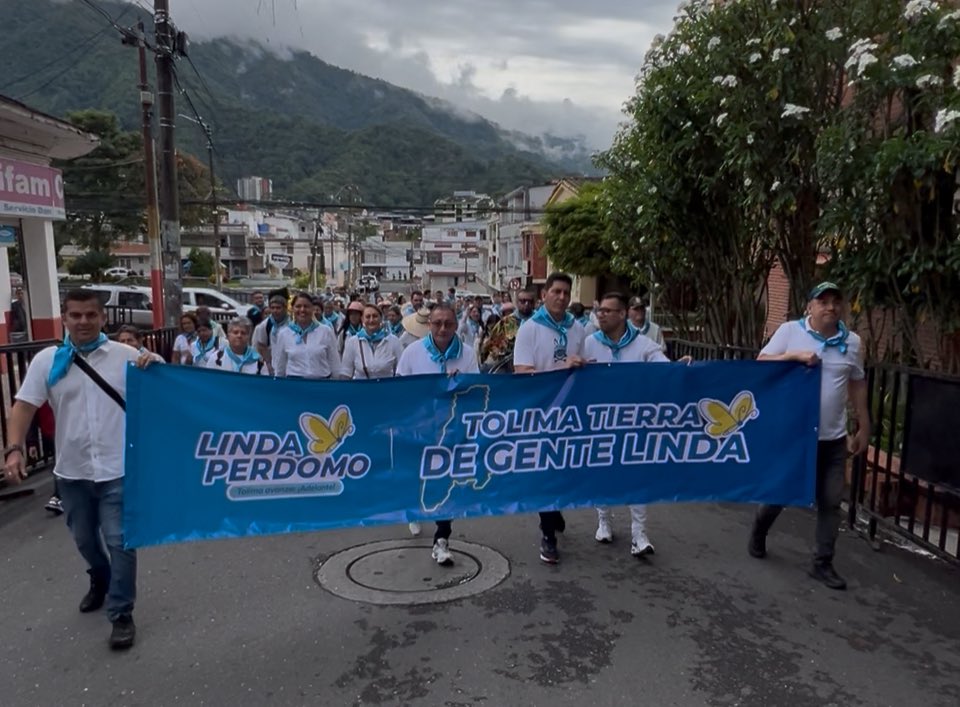 lindaperdomor's tweet photo. 🦋Compartir nuestras tradiciones fortalece 🤝los lazos de amistad y nos permite seguir maravillándonos de las expresiones culturales de nuestro amado departamento del #Tolima ❤️💛

#VamosTolimenses 💙
#UnaLindaEsperanzaParaTolima
#SomosBuenosTolimense https://t.co/zYWyUCYO4S