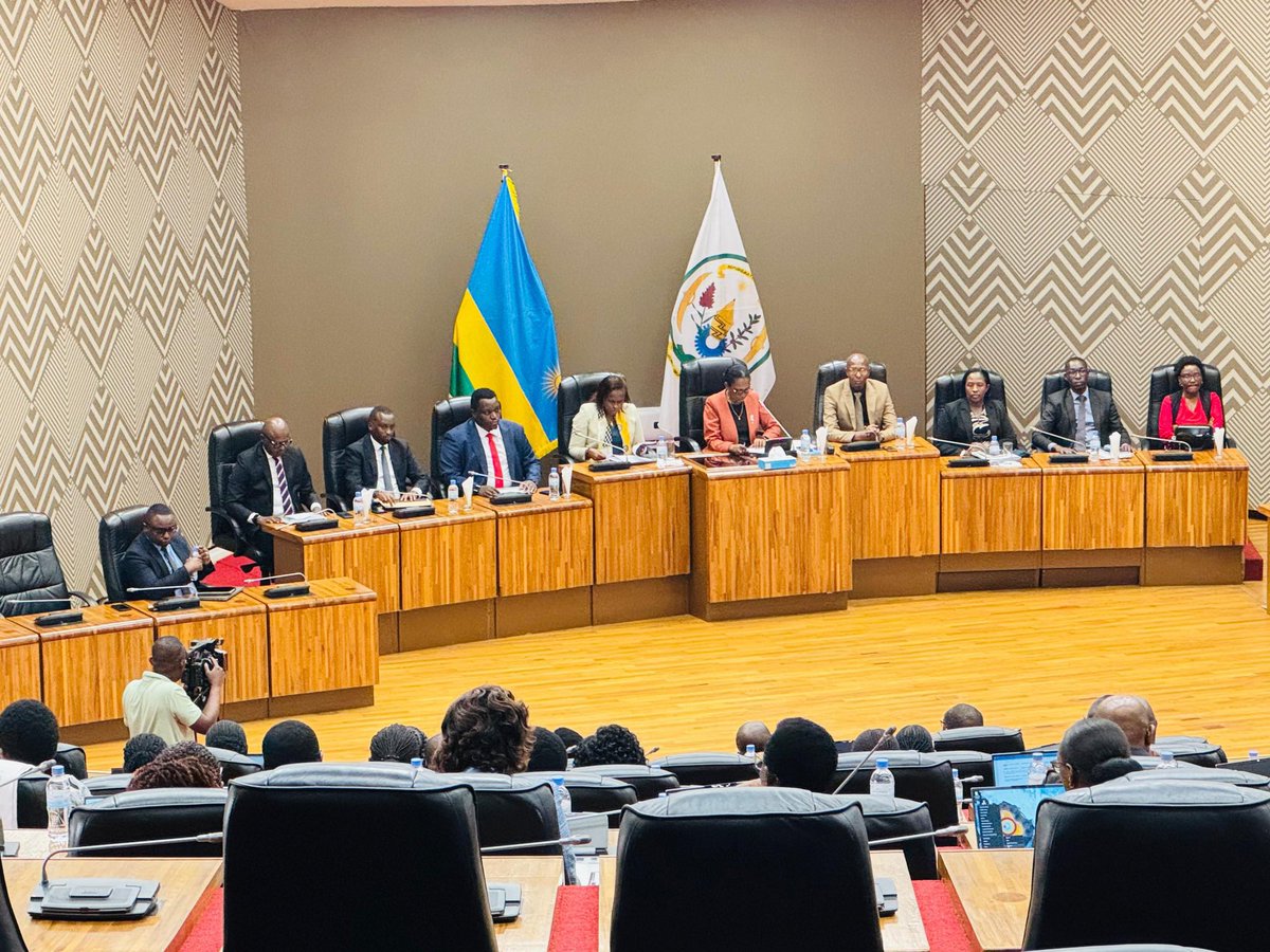 JUST IN: Parliament passes finance bill for 2025/26, approving over Rwf7 trillion in spending — a 21% rise from the current budget.

<a href="/RwandaFinance/">Ministry of Finance & Economic Planning</a> <a href="/RwandaGov/">Government of Rwanda</a> <a href="/RwandaParliamnt/">Rwanda Parliament</a>