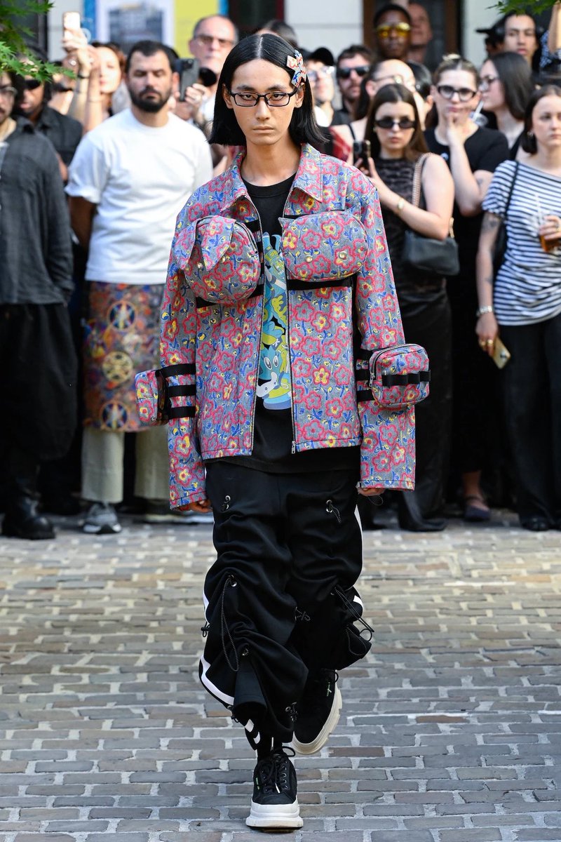 今回もいくつかイラスト描かせていただいております。 ニットに