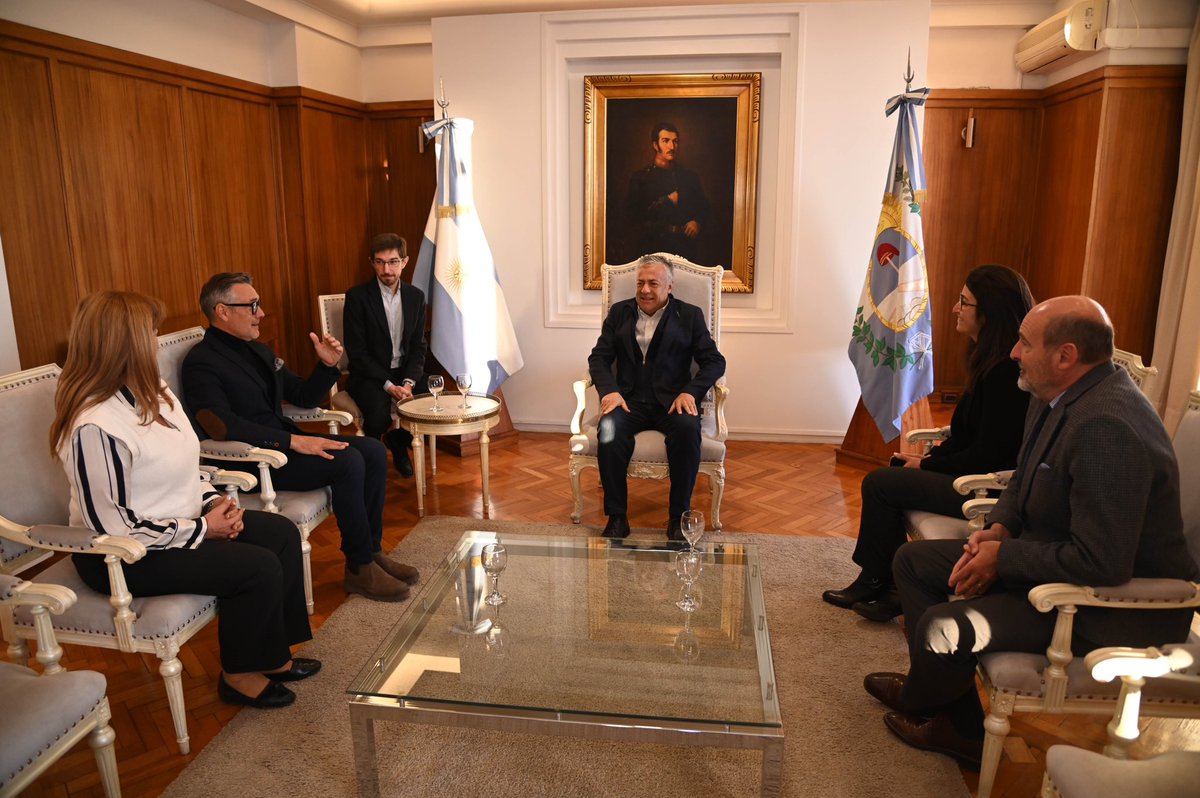 Mendoza no espera que el mundo venga, sale a buscarlo. Por eso, en lugar de que 150 bodegas locales tengan que recorrer el mundo para vender sus vinos, la provincia hace el esfuerzo de traer 80 compradores de América del Norte, Europa y Asia, generando una oportunidad concreta